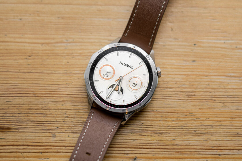 Удобные и живучие часы без компромиссов: обзор Huawei Watch GT 4 — Дисплей и циферблаты. 1