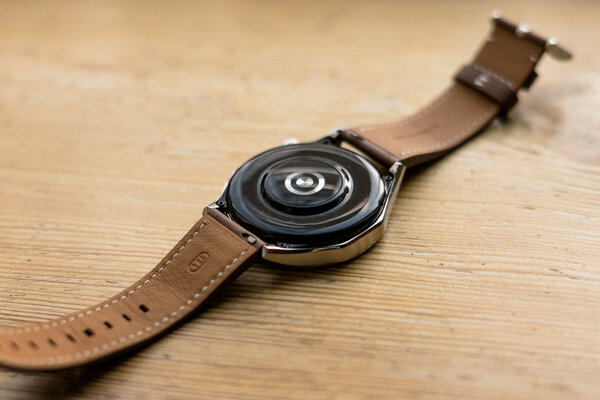 Удобные и живучие часы без компромиссов: обзор Huawei Watch GT 4 — Внешний вид и ремешок. 5