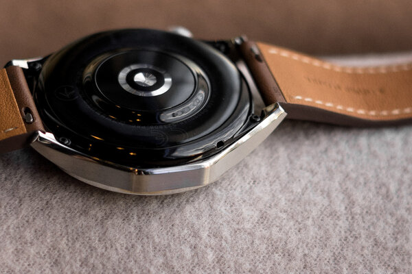 Удобные и живучие часы без компромиссов: обзор Huawei Watch GT 4 — Внешний вид и ремешок. 7