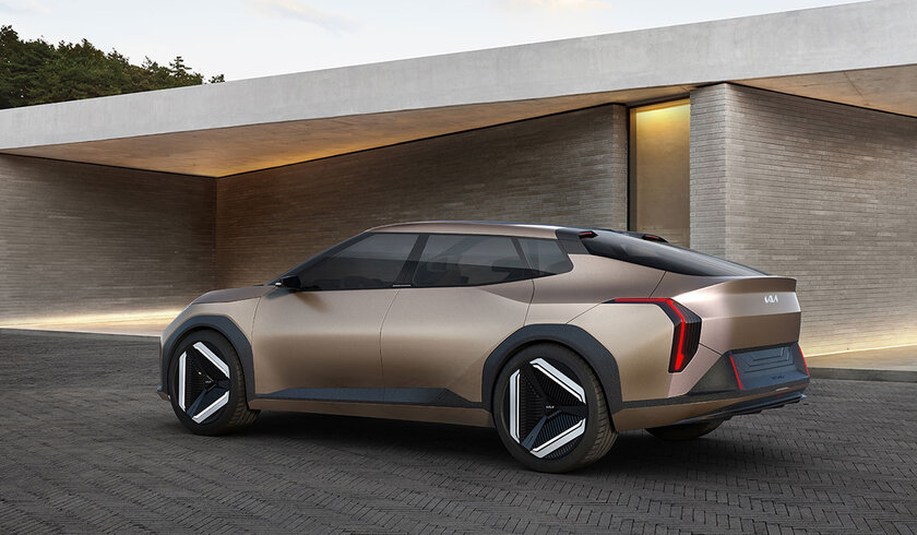 KIA представила два стильных электрокара: с необычным кузовом и салоном будущего