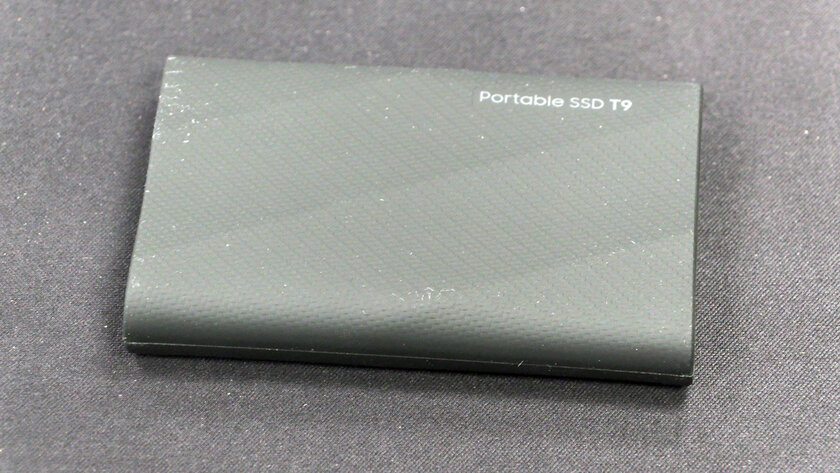 Почти идеальный портативный SSD с ужасным корпусом: обзор Samsung T9 — Комплект поставки и дизайн корпуса. 3