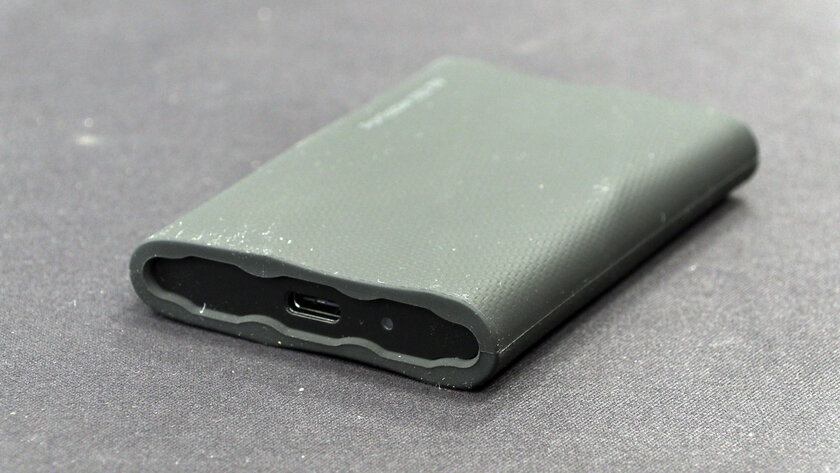 Почти идеальный портативный SSD с ужасным корпусом: обзор Samsung T9 — Комплект поставки и дизайн корпуса. 4