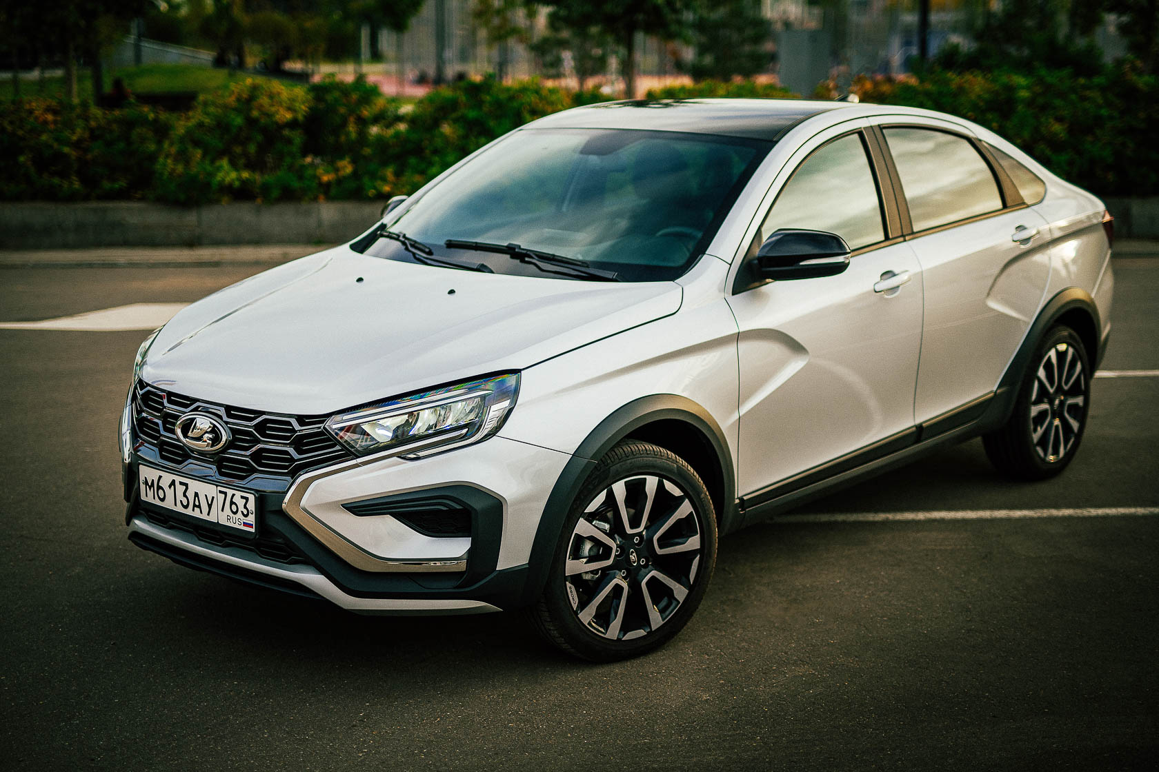 Spannende Lada Vesta Cross Bildernull