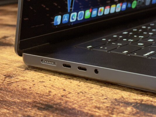 Если вам не нравились MacBook, то сейчас вы измените мнение. Обзор MacBook Pro на M3 Max — Внешность. 2