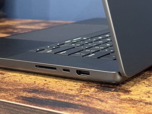 Если вам не нравились MacBook, то сейчас вы измените мнение. Обзор MacBook Pro на M3 Max — Внешность. 3