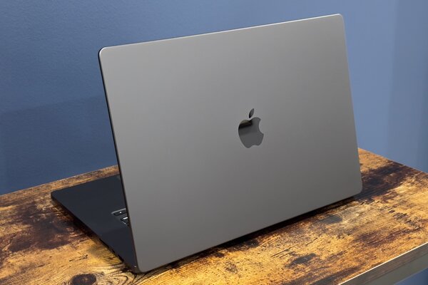 Если вам не нравились MacBook, то сейчас вы измените мнение. Обзор MacBook Pro на M3 Max — Внешность. 6
