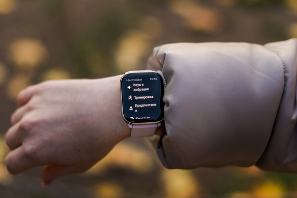 Миниатюрные умные часы для тех, кому не подходят шайбы на запястье. Обзор Amazfit Active — Дисплей и интерфейс. 4