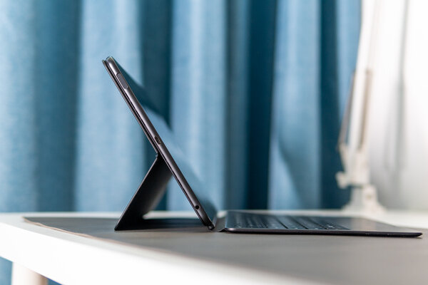 Этот планшет больше ноутбук, чем планшет. Обзор MateBook E (2023) с двумя USB и мощным процессором — Чехол и клавиатура. 2