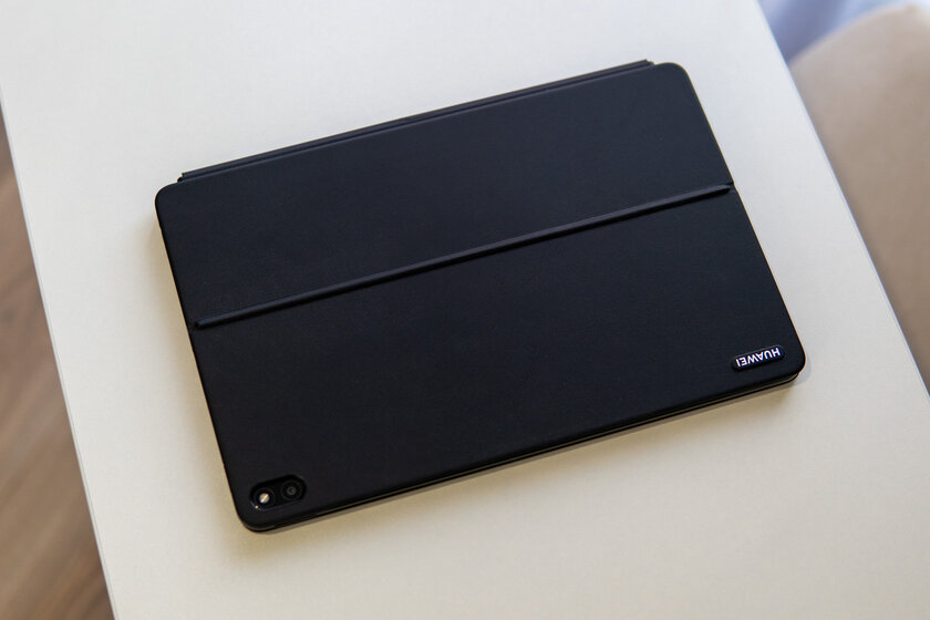 Этот планшет больше ноутбук, чем планшет. Обзор MateBook E (2023) с двумя USB и мощным процессором — Чехол и клавиатура. 5
