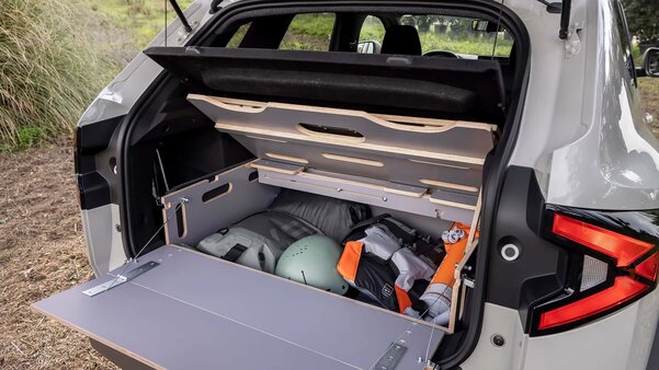 Автомобиль для путешествий: представлен Dacia Duster 2024 с двуспальной кроватью в салоне