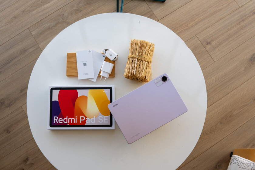 Дешёвый, но хороший планшет Xiaomi для фильмов: обзор Redmi Pad SE — Комплектация. 1
