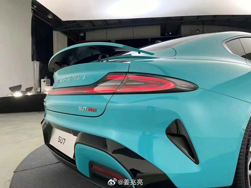 Первое авто Xiaomi попало на фото без камуфляжа. В эту машину вложили кучу денег