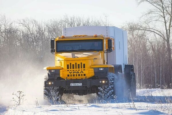 Урал успешно испытал автопоезд для Арктики, он перемещается по бездорожью даже при -50 градусов