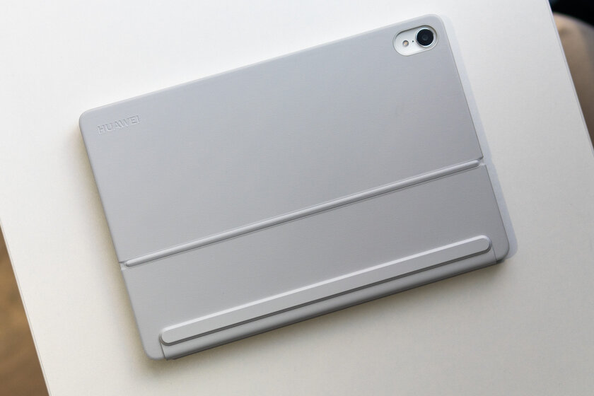У этого планшета матовый экран — никогда не бликует. Обзор Huawei MatePad Air версии PaperMatte — Чехол с клавиатурой. 1
