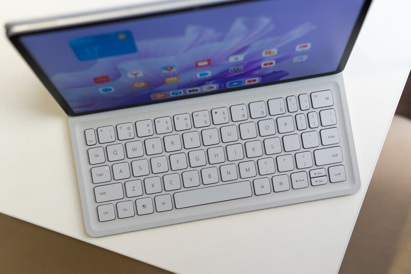 У этого планшета матовый экран — никогда не бликует. Обзор Huawei MatePad Air версии PaperMatte — Чехол с клавиатурой. 4