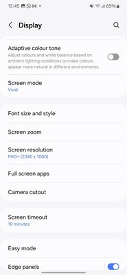 Обзор прошивки One UI 6.1 от Samsung: на редкость удачная во всех смыслах — Адаптивный цветовой тон дисплея. 1