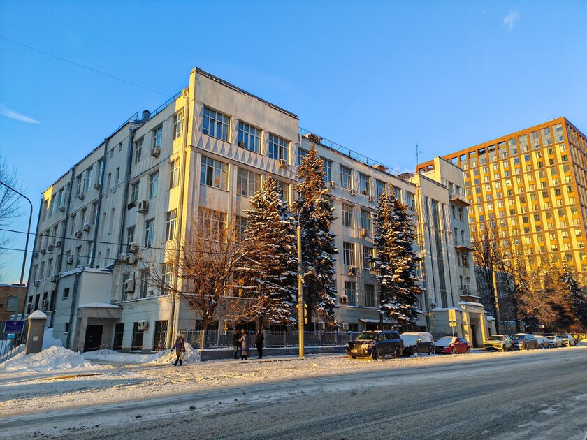 Самый тонкий складной смартфон в России: как снимает в снежной Москве и солнечном Шэньчжэне