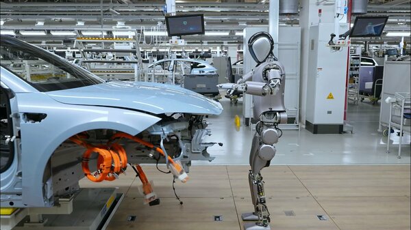 Китайские автомобили Nio начали собирать человекоподобные роботы: как это выглядит