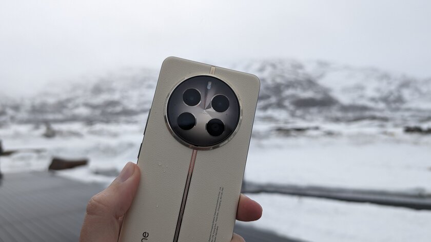 Приятный корпус, экран-водопад и достойная камера: первый взгляд на Realme 12 Pro+