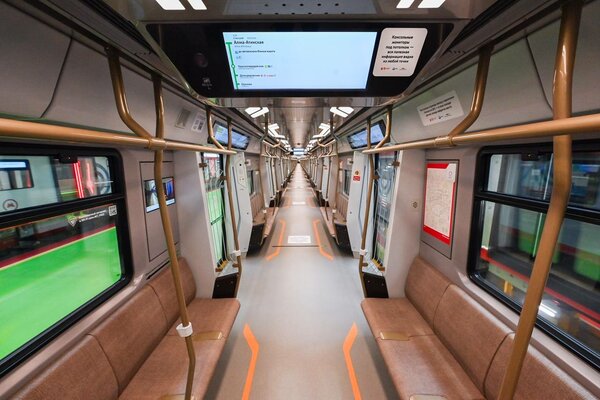 В столичном метро начал курсировать поезд «Москва-2024». Что в нём особенного