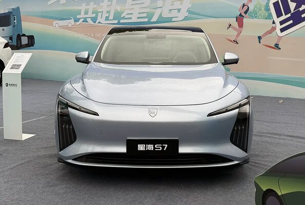 Dongfeng выпустил полностью электрический седан по цене «Весты»
