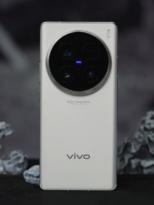 Появились реальные фотографии смартфона Vivo X100 Ultra с 200-мегапиксельным перископом