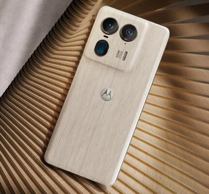 Представлен Moto X50 Ultra: смартфон с топовым процессором и деревянной задней крышкой