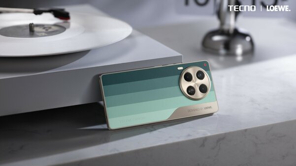 Эксклюзивная серия смартфонов Tecno Camon 30 Loewe поражает дизайном. У них задняя панель из кофейной гущи
