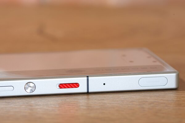 Сейчас это мощнейший Android-смартфон — на что он способен? Обзор nubia Red Magic 9S Pro — Дизайн. 10