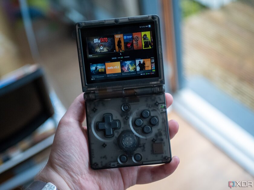 Обзор складной ретро-консоли Anbernic RG35XXSP: PSP, PS1, N64 и другие в кармане — Игры. 1