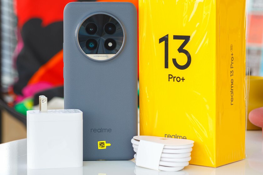 Обзор Realme 13 Pro+: редкая комбинация и хорошего дизайна, и удачной начинки — Распаковка. 1