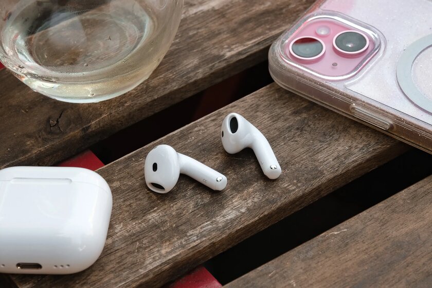 Обзор AirPods 4: верьте или нет, Apple смогла сделать старые наушники совершенно новыми