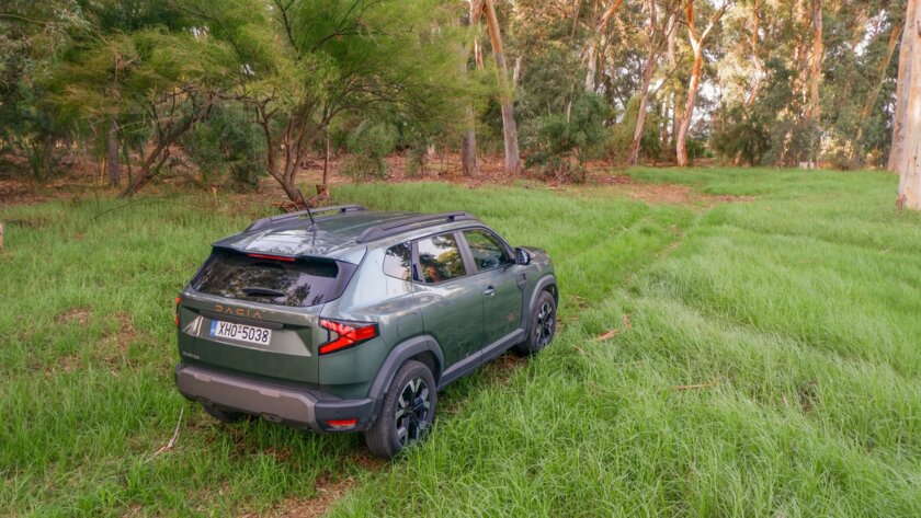 Король доступных внедорожников? Обзор Dacia Duster 2024 года — Комплектация и цены. 6