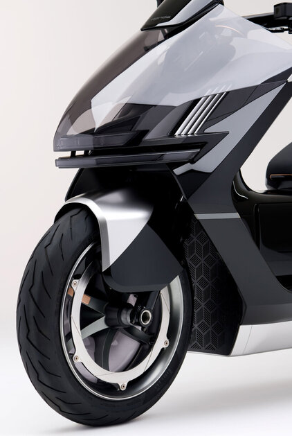 Honda показала концепт электромотоциклов EV Fun и EV Urban с несъёмными батареями