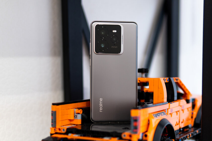 Знакомлюсь с realme GT 7 Pro: это уже не просто «убийца флагманов»