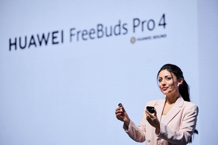 HUAWEI провела крупную презентацию в Дубае: показала Mate X6, наушники и многое другое