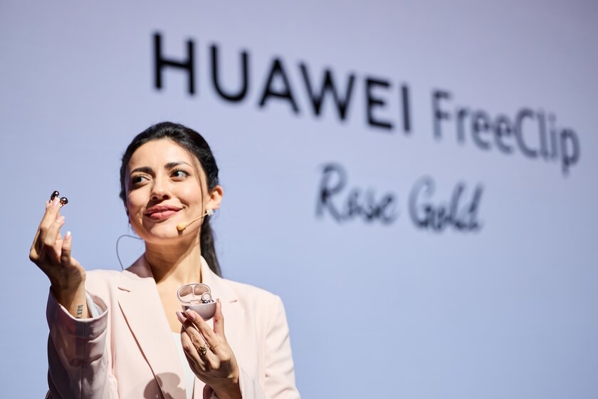 HUAWEI провела крупную презентацию в Дубае: показала Mate X6, наушники и многое другое