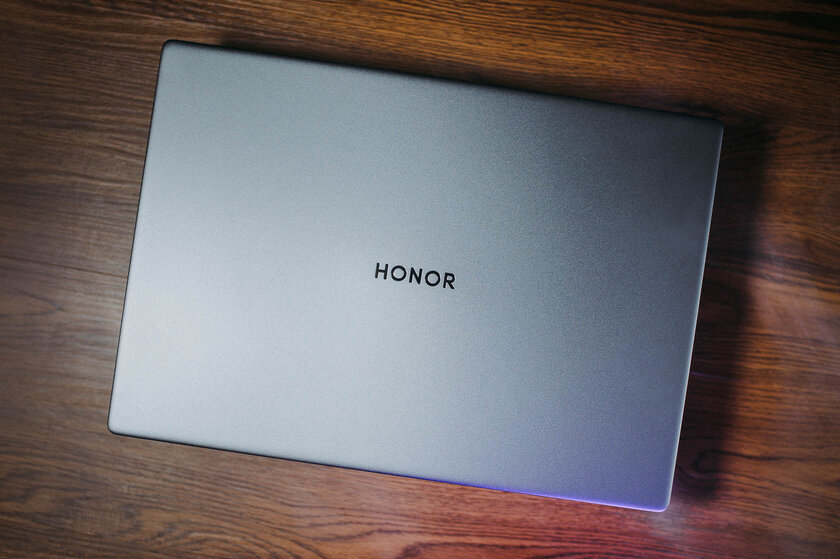 Мощный и доступный ноутбук для продуктивной работы: обзор HONOR MagicBook X16 2025 — Дизайн корпуса. 1