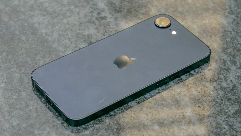 Обзор iPhone 16e (против iPhone 16 и Pixel 8a): хейтеры обрадуются, фанаты тоже — Дизайн. 2