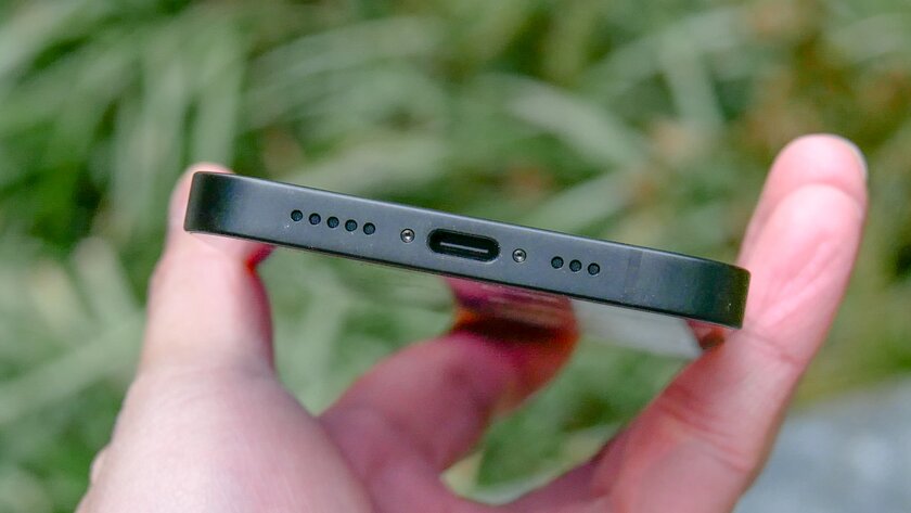 Обзор iPhone 16e (против iPhone 16 и Pixel 8a): хейтеры обрадуются, фанаты тоже — Аккумулятор. 1