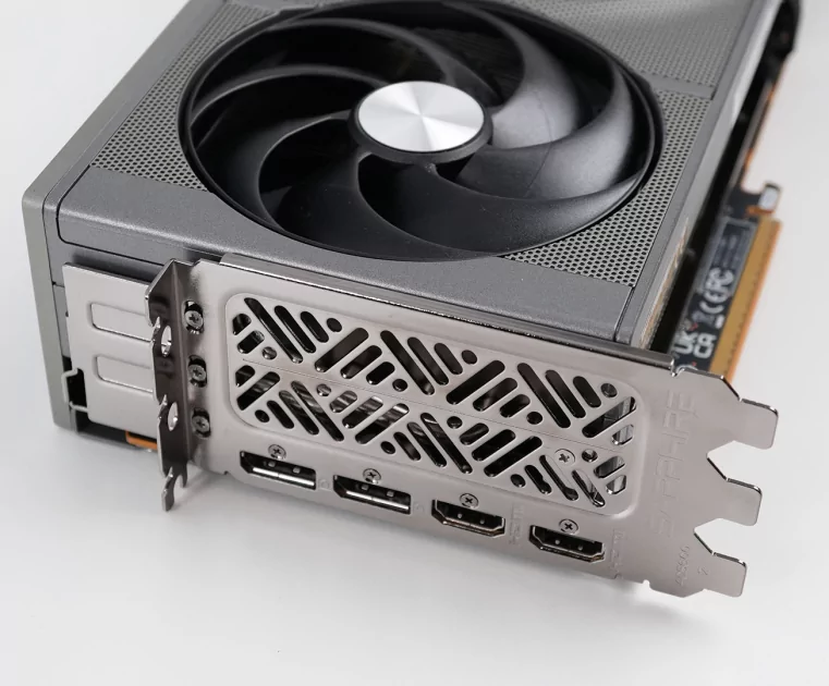 Производительность RTX 5070 Ti по более выгодной цене: обзор стильной Sapphire Radeon RX 9070 XT Nitro+ — Дизайн корпуса. 9