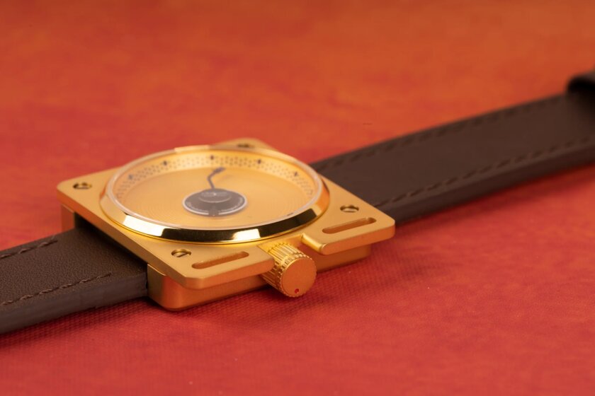 Представлены часы Vinyl Record Automatic Watch в виде мини-проигрывателя винила