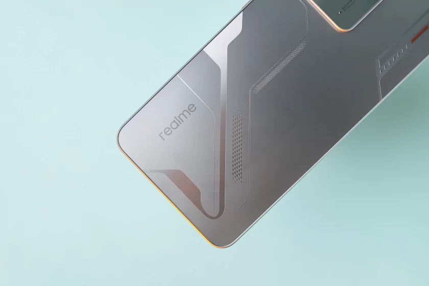 Ещё в школе я мечтал о таком телефоне! Обзор realme 14 5G — присмотритесь ко «вспышке» и начинке — Дизайн. 2