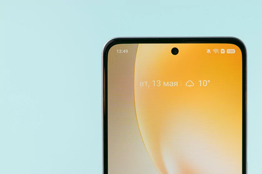 Ещё в школе я мечтал о таком телефоне! Обзор realme 14 5G — присмотритесь ко «вспышке» и начинке — Дисплей. 2