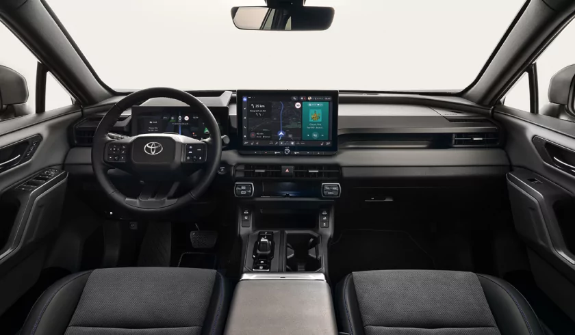 Гибрид с обновлённым интерьером: представлен кроссовер Toyota RAV4 шестого поколения
