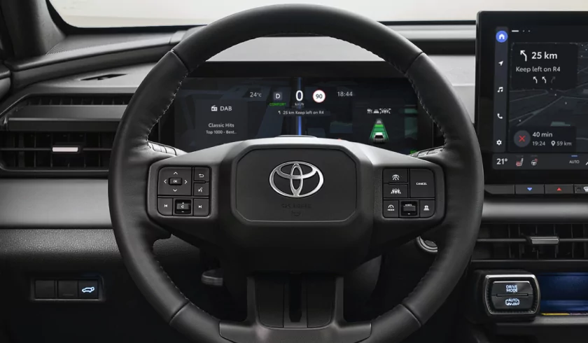 Гибрид с обновлённым интерьером: представлен кроссовер Toyota RAV4 шестого поколения
