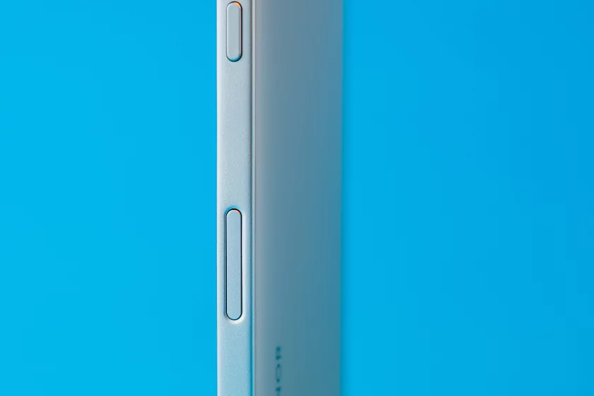 ИИ-кнопка камеры, 108 Мп и износоустойчивая батарея: 6 причин, почему HONOR 400 Lite заслуживает внимания