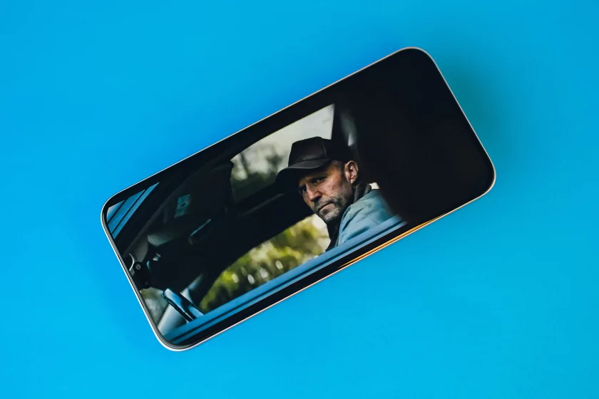 ИИ-кнопка камеры, 108 Мп и износоустойчивая батарея: 6 причин, почему HONOR 400 Lite заслуживает внимания