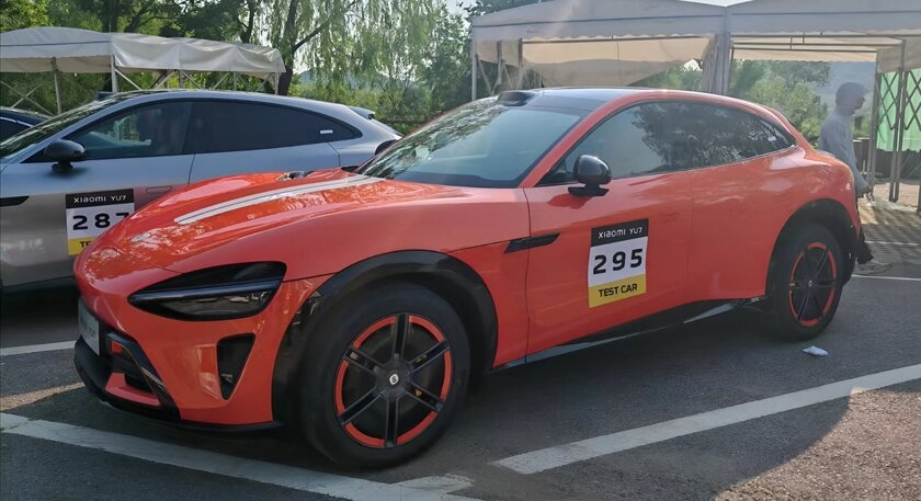 Как вам Xiaomi YU7 в цвете Lava Orange? (больше фото внутри)