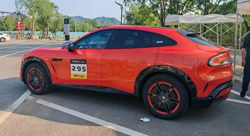 Как вам Xiaomi YU7 в цвете Lava Orange? (больше фото внутри)